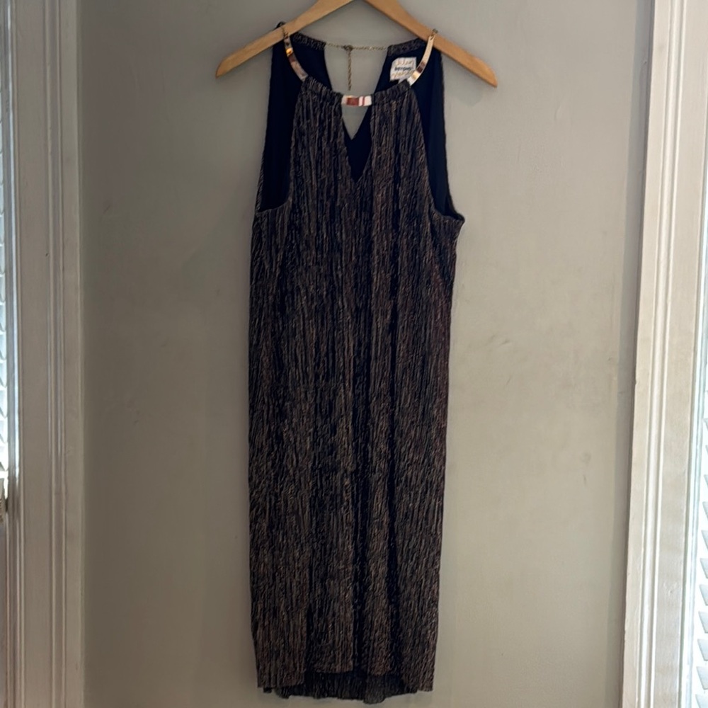 Elegant Black and Gold Sleeveless Dress